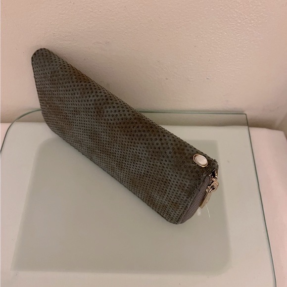 2 Chic Deconstructed  floral Faux Shagreen full Zipper Wallet. Green OS - Picture 9 of 12